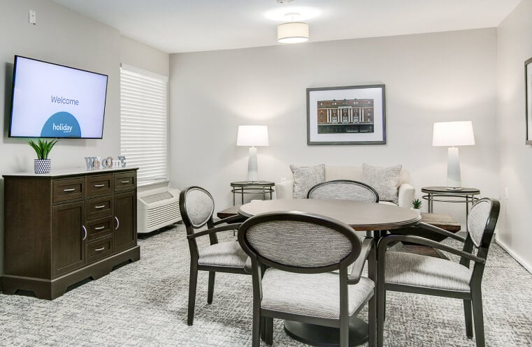 Elegant Dining Room With Modern Furniture at Senior Living Apartments Elegant Dining Room With Modern Furniture at Senior Living Apartments